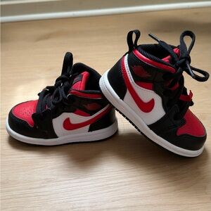 Nike Kids Black and Red Sneakers